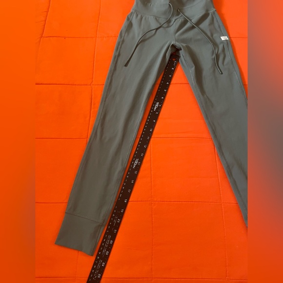 Vuori Green daily leggings - Picture 5 of 6